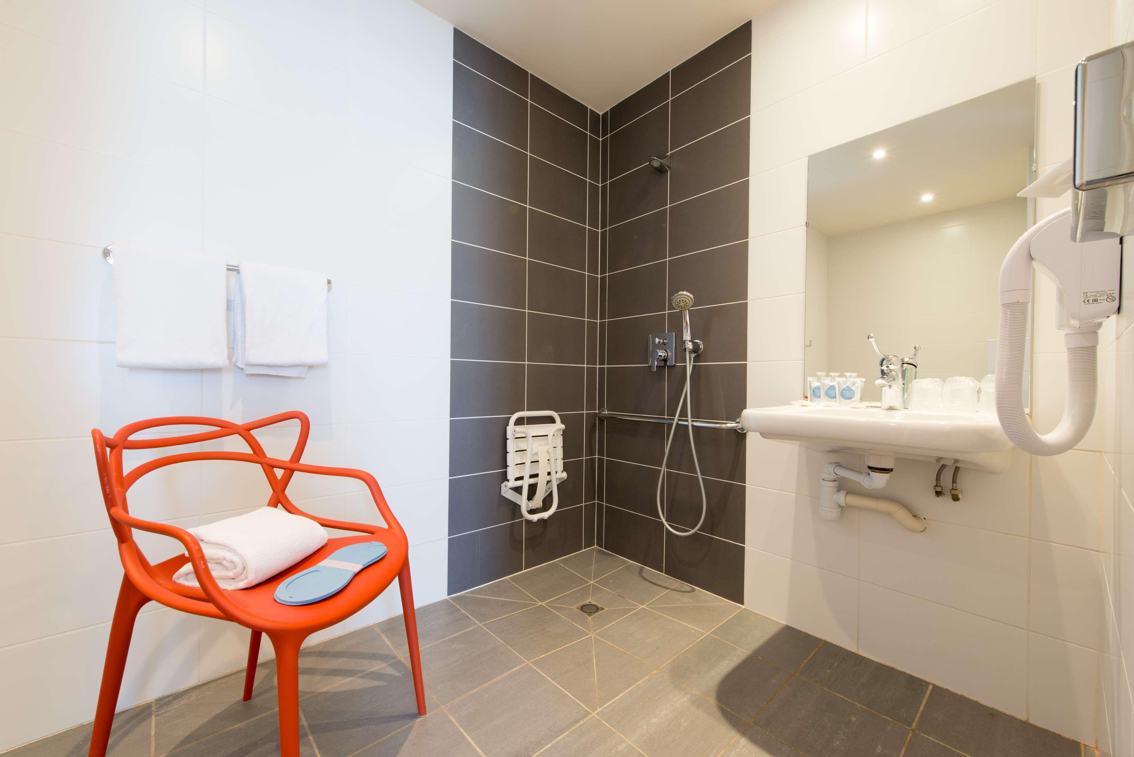 Hotel Confort La Rochelle Centre Les Minimes Bagian luar foto