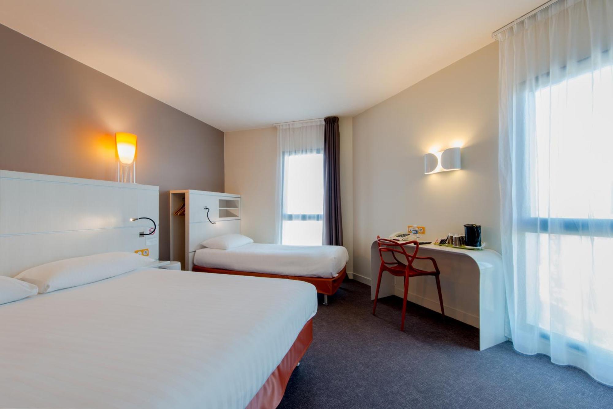 Hotel Confort La Rochelle Centre Les Minimes Bagian luar foto