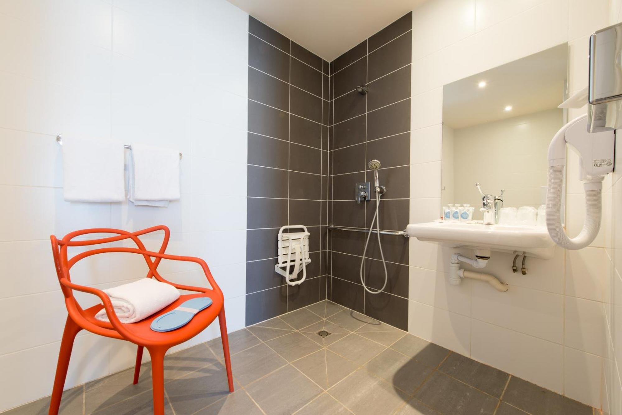 Hotel Confort La Rochelle Centre Les Minimes Bagian luar foto