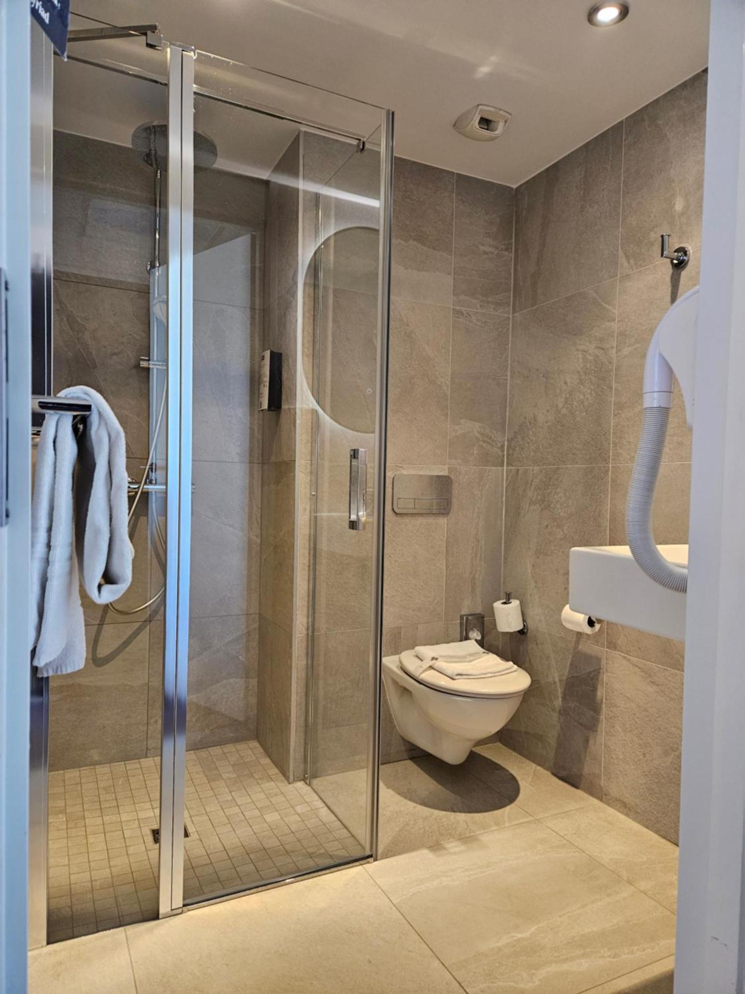 Hotel Confort La Rochelle Centre Les Minimes Bagian luar foto